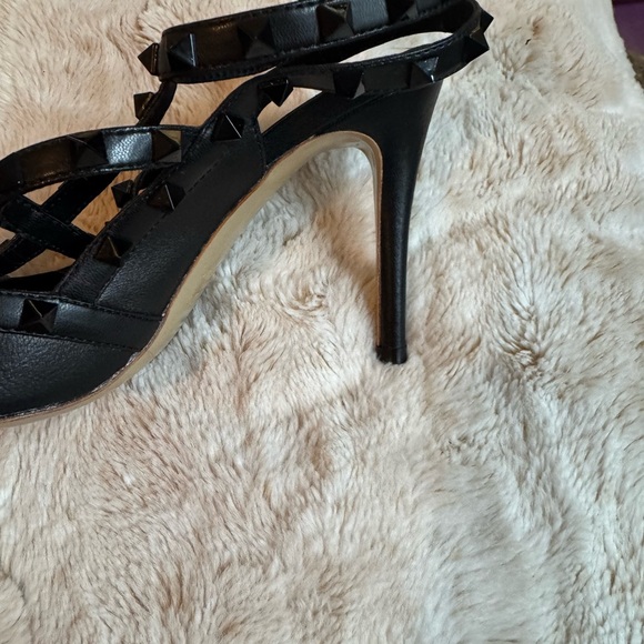 Valentino Garavani

Rockstud Ankle Strap Pumps With Tonal Studs 100 MM - Picture 11 of 15